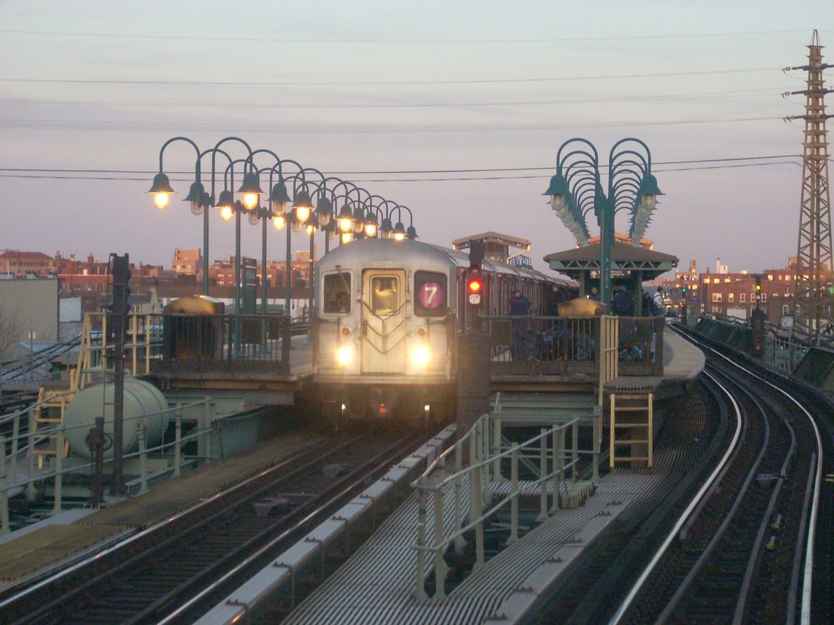 Woodside, NY - Woodside–Calle 61 (línea Flushing) - Wikipedia, la enciclopedia libre